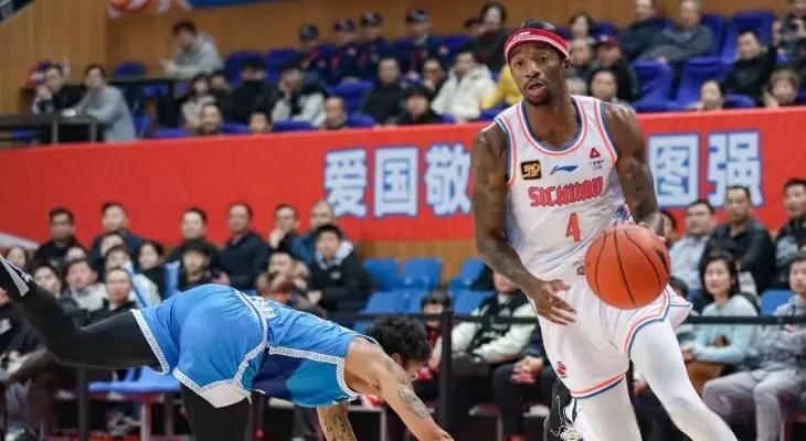四川男篮主场大胜，豪取比赛胜利